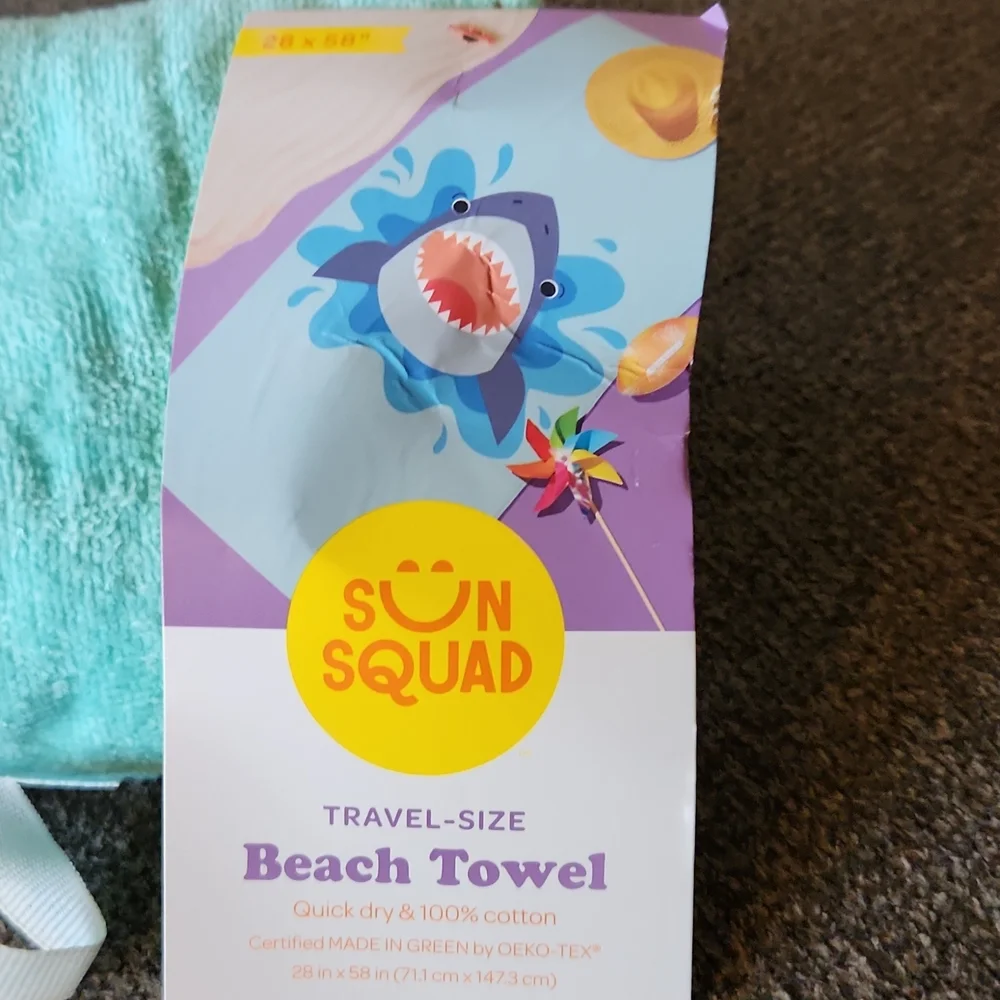 🔴Sun Squad travel size beach towel